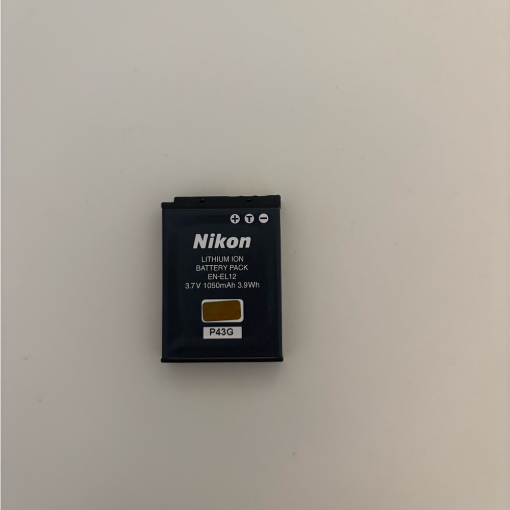 Nikon Silver Digital Camera Compact Coolpix - Picture 5 of 5